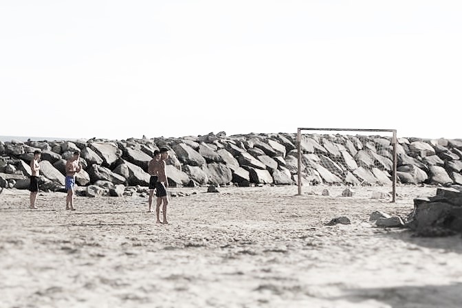 Jeunes joueurs de calcio sur la plage d'Ostia (Photo : André Lange-Médart)
