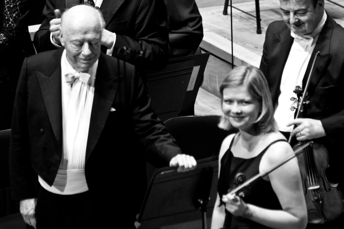 Bernard Haitink et la violoniste Alina Ibragimova  Photo André Lange-Médart