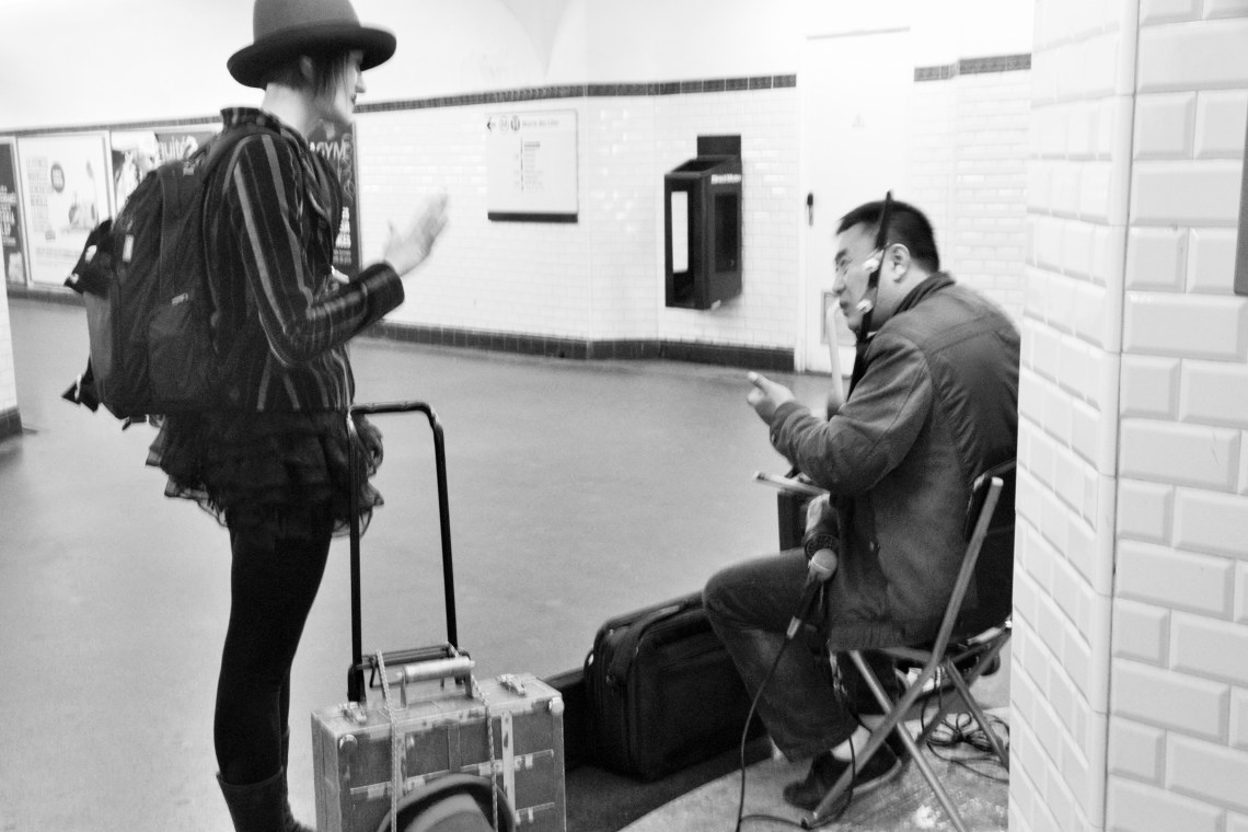  Echange de tonalités (Métro République, juin 2015). Photo :André Lange-Médart