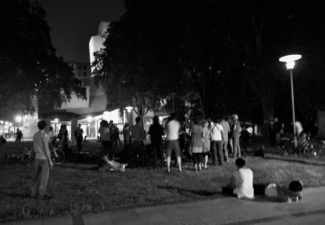  Devant la Cinémathèque (Photo : André Lange-Médart)