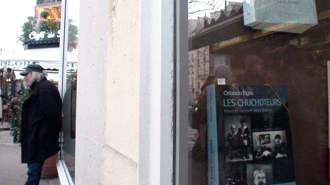  Le clochard de La Hune, boulevard Saint-Germain (Noël 2009). Photo André Lange-Médart.