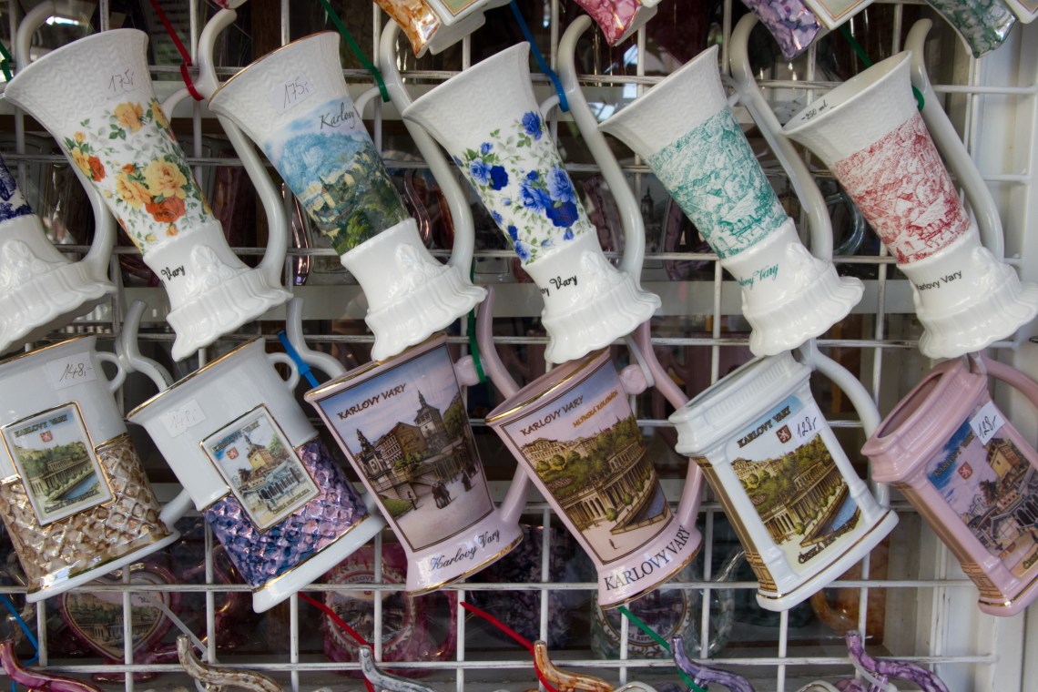 Tasses de porcelaine pour cure thermale à Karlovy Vary Photo André Lange-Médart