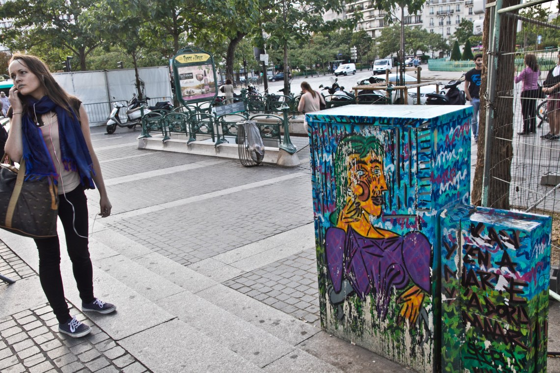  Y'en a marre Y'a Dora Maar (Place d'Italie, août 2015) Photo André Lange-Médart