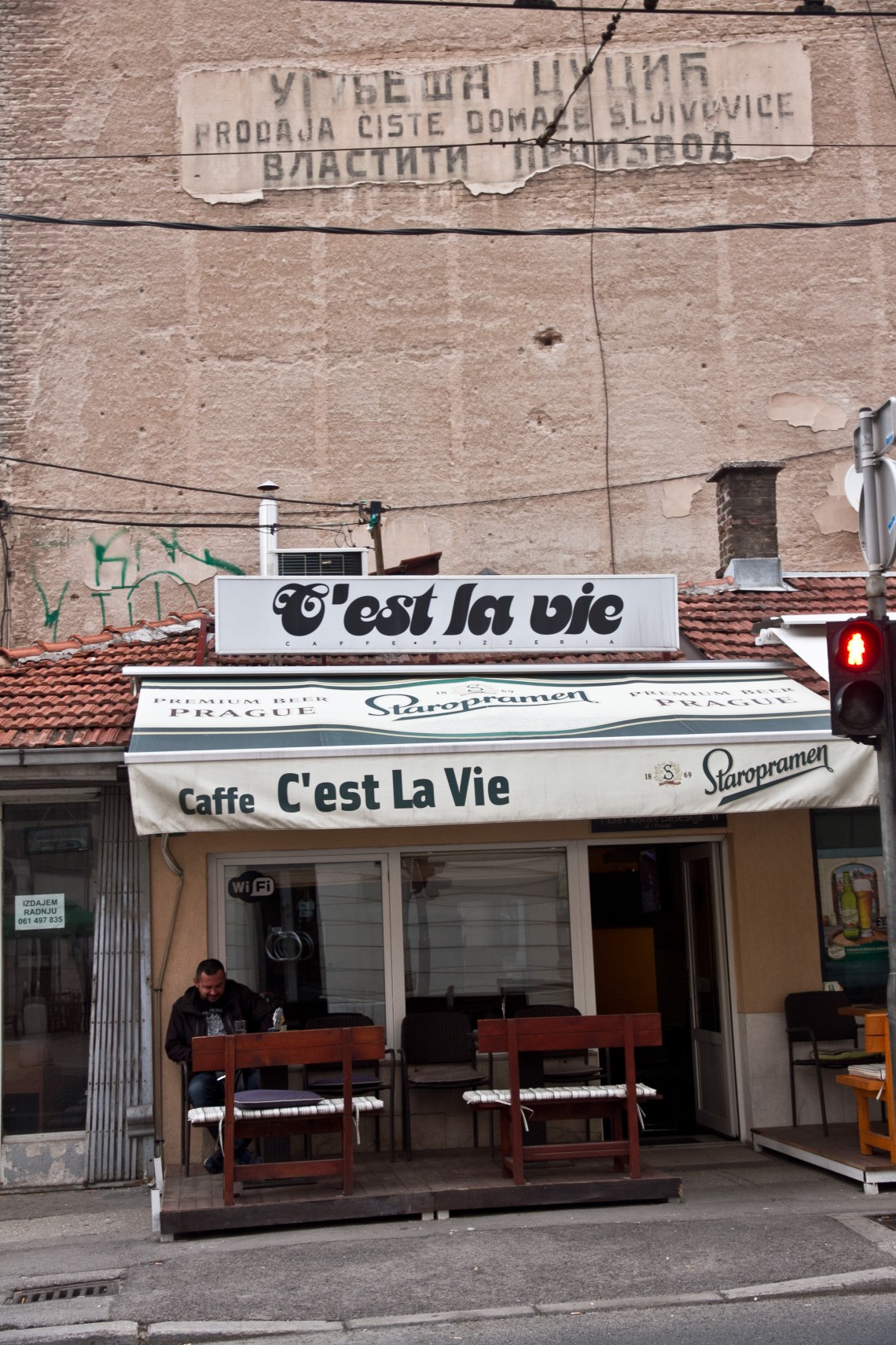 Café "C'est la vie" (Sarajevo, août 2015) Photo André Lange-Médart